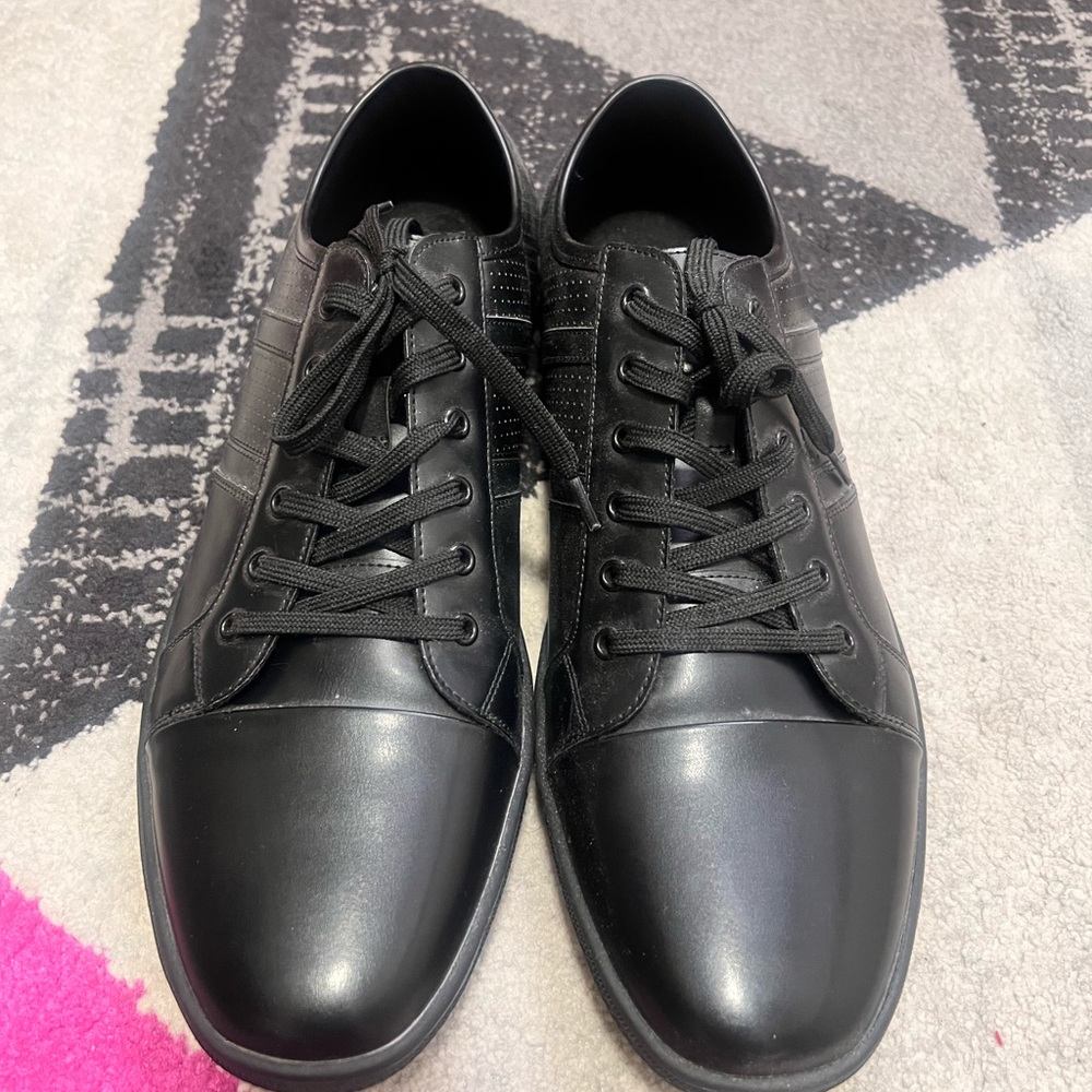 Reaction Kenneth Cole Black Sneakers